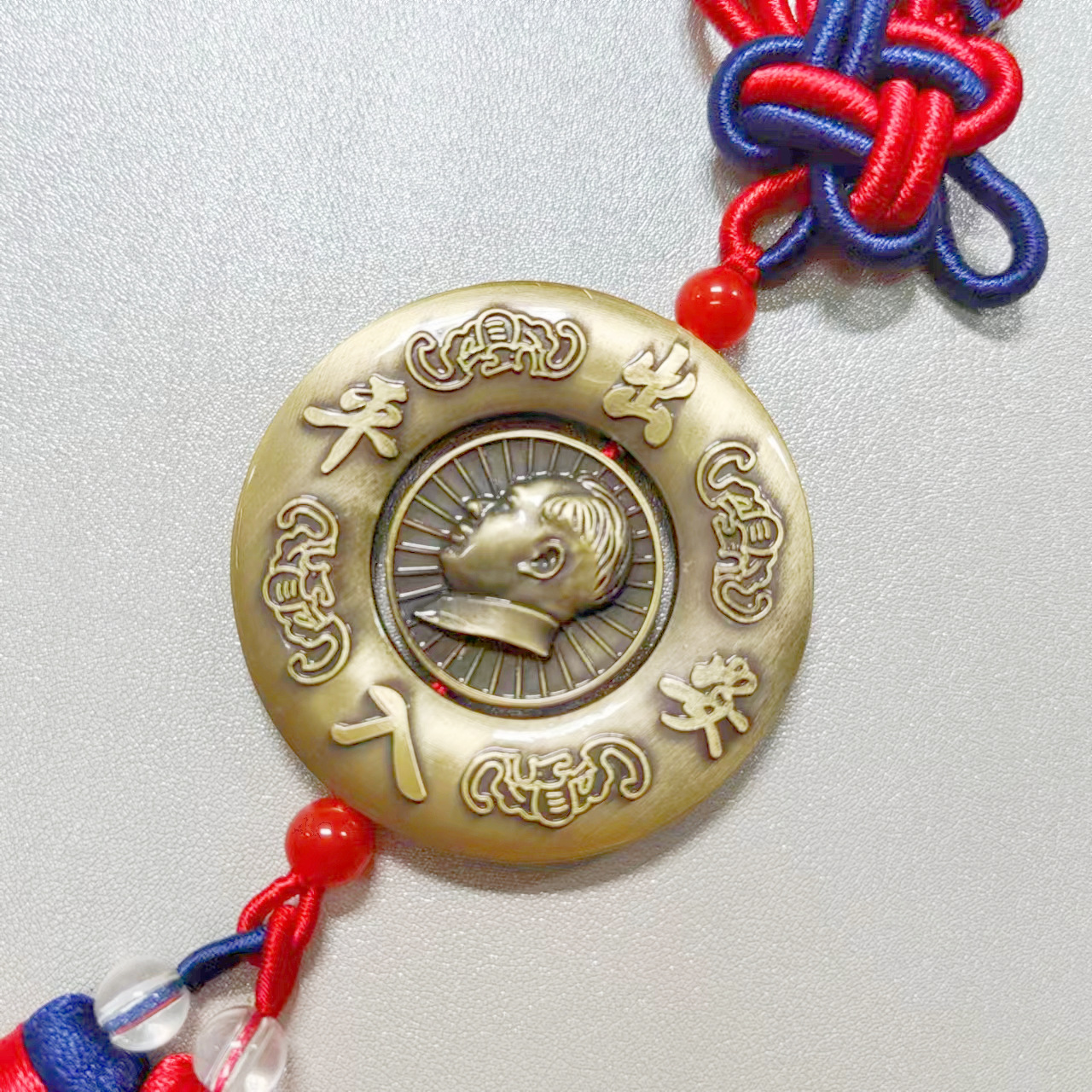 Manufacturer Wholesale Imitation Bronze Chairman Mao Alloy Pendant Creative Rotating Car Hanging Ornament with Gold-Plated and Painted Craftsmanship Decoration