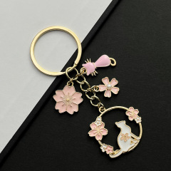 外国貿易の越境の漫画のかわいい油のピンクの桜の真珠の花の猫のキーホルダーのカバンのアクセサリーのペンダント