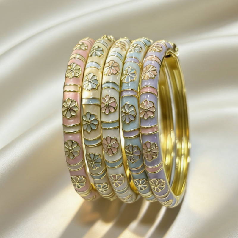 Floral Enamel Bracelet with a Girly Touch, Available in Multiple Colors, New Chinese-Style Retro Jewelry Directly from the Manufacturer Floral Enamel Bracelet with a Girly Touch, Available in Multiple Colors, New Chinese-Style Retro Jewelry Directly from the Manufacturer