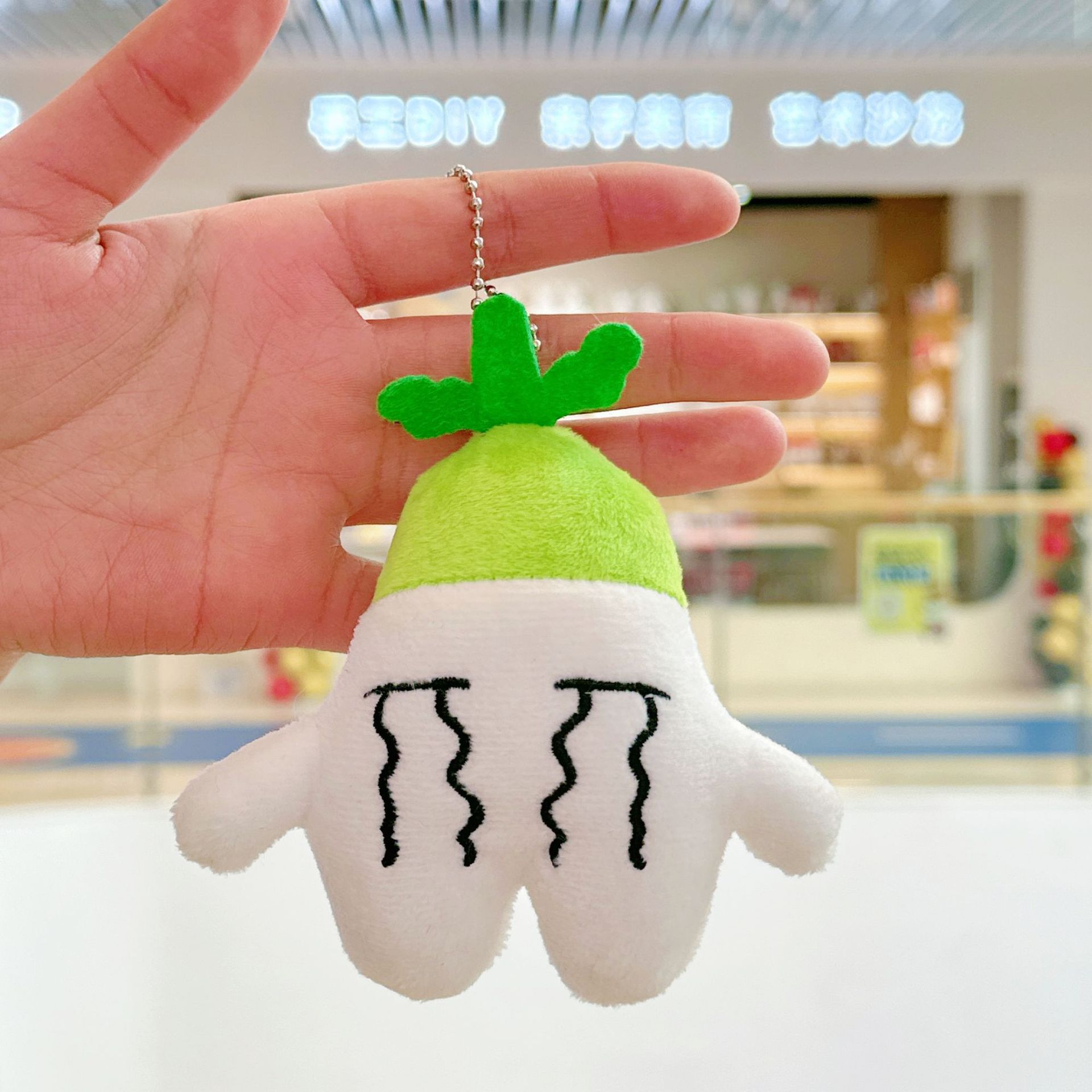 Tearful radish + bead chain
