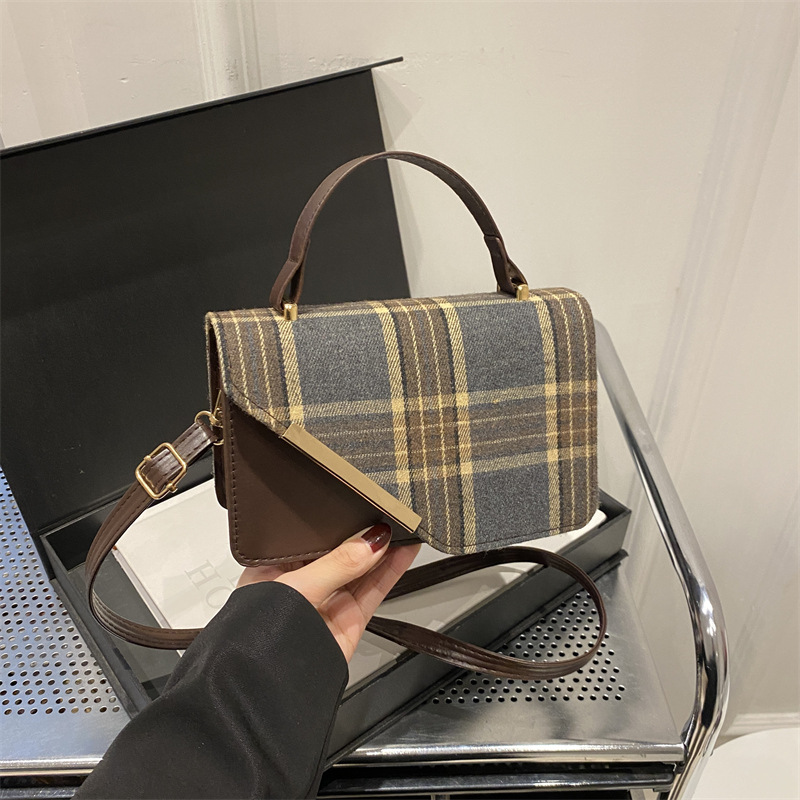 Bolso de hombro a cuadros de gran capacidad nicho retro 2024 otoño e invierno nuevo estilo salvaje ins diseño de nicho pequeño bolso cuadrado femenino
