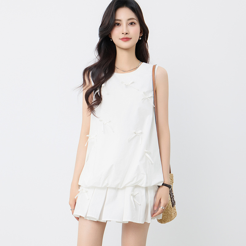 Summer three dimensional set with bow