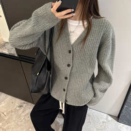 秋冬季加厚纯色撞色黑色纽扣粗针毛衣开衫韩版女宽松百搭V领上衣