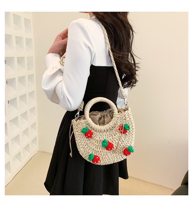 Women's Medium Straw Strawberry Cute Semicircle Zipper Handbag display picture 4