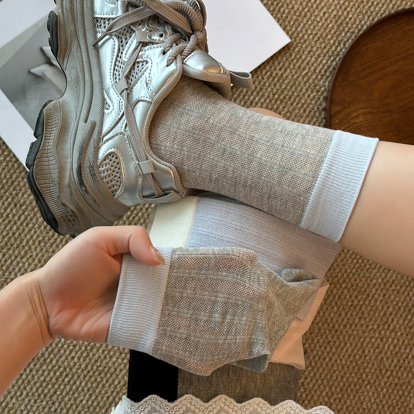 Calcetines de mujer de verano super delgados mallas apiladas de pelusa vacía transpirable no puede permitirse el sudor de la pelota coreana mediana con dopamina