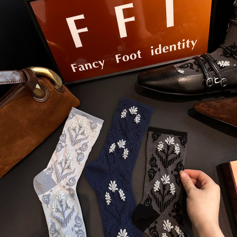 Autumn and Winter Retro Ethnic Style Embossed Dark Floral Women's Socks Fashion Designer Mid-Calf Socks Paired with Loafers Slouch Socks Autumn and Winter Retro Ethnic Style Embossed Dark Floral Women's Socks Fashion Designer Mid-Calf Socks Paired with Loafers Slouch Socks