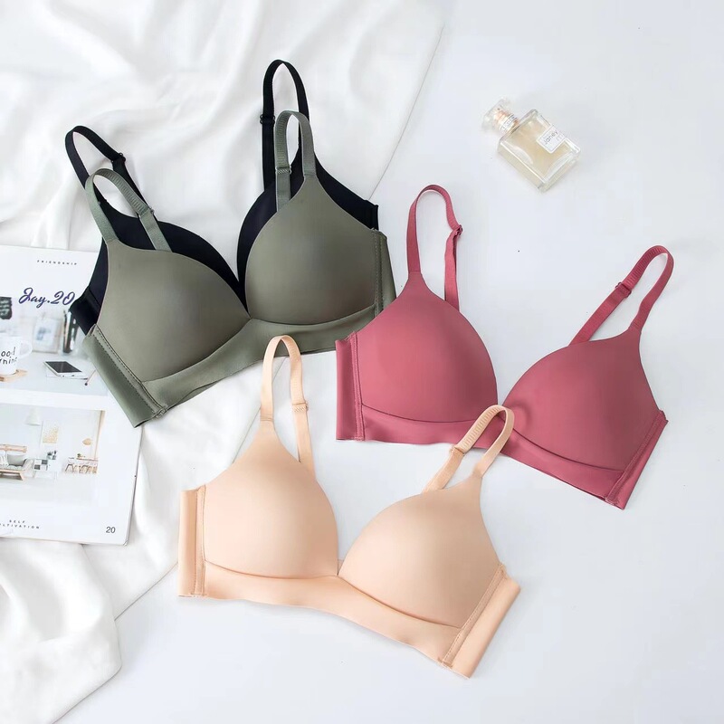 Japanese-style thin clothes seamless underwear women's wireless big chest small palm support Triangle Cup glossy bra
