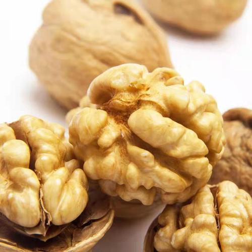 Wholesale and dropshipping of 500g Xinjiang paper-thin peeled roasted walnuts, hand-peeled spicy five-spice herbal-flavored thin-skinned roasted walnuts