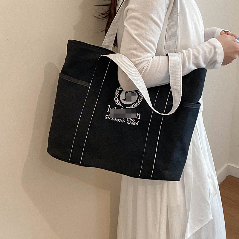 Capacious one-shoulder bag for yoga