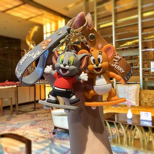 Snoopy Tom and Jerry Cartoon Keychain Personalized Skateboard Doll School Bag Pendant Car Keychain Small Commodity