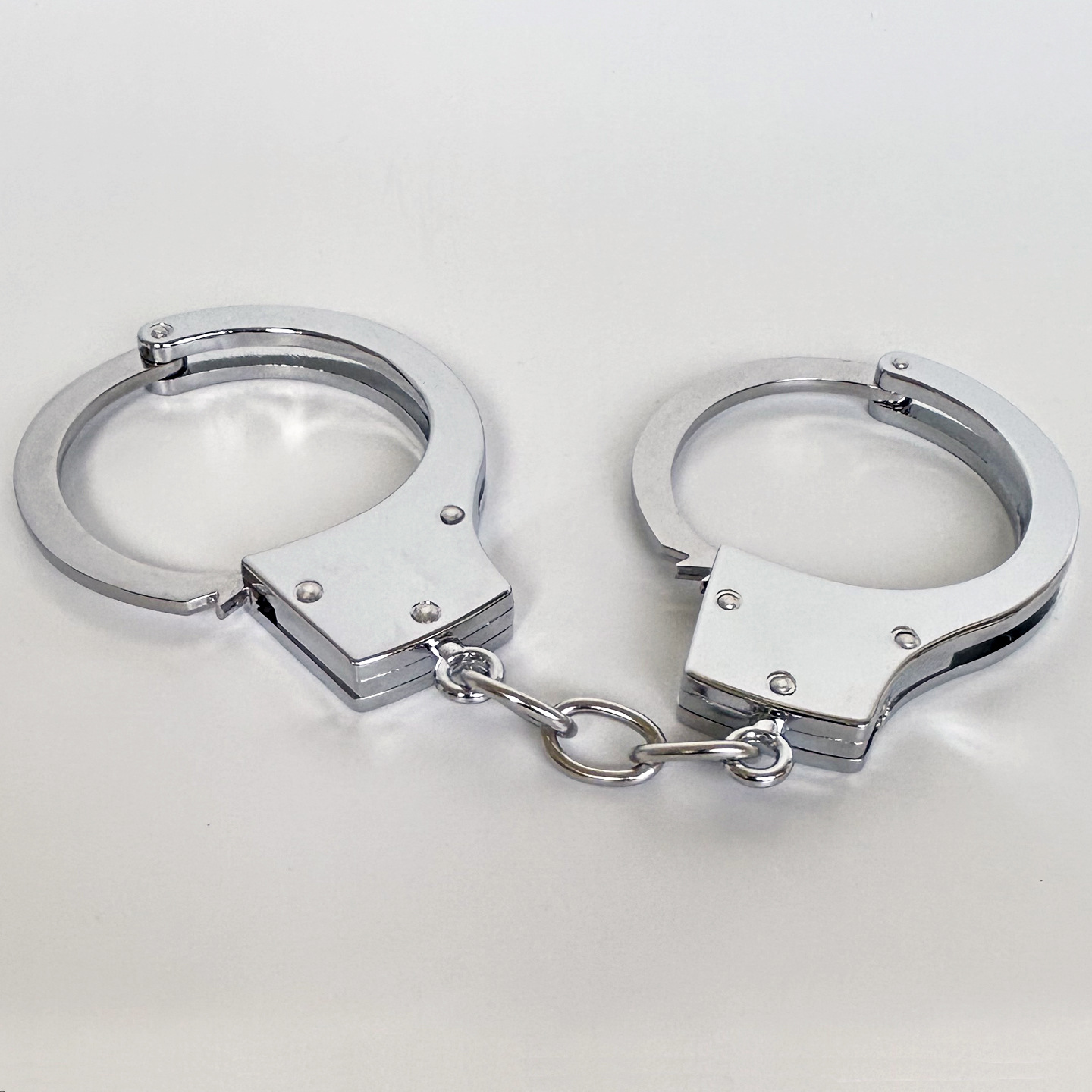 Juguetes esposas guión sala de asesinatos accesorios pulsadas de acero inoxidable pareja esposas de hierro aleación engrosada esposas de pies bloqueados niños