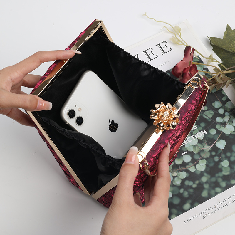 Bolso de noche en forma de T de las mujeres de moda europeas y americanas bolso de vestir de gran capacidad bolso de banquete especial plisado Chaozhou ventas directas de fábrica