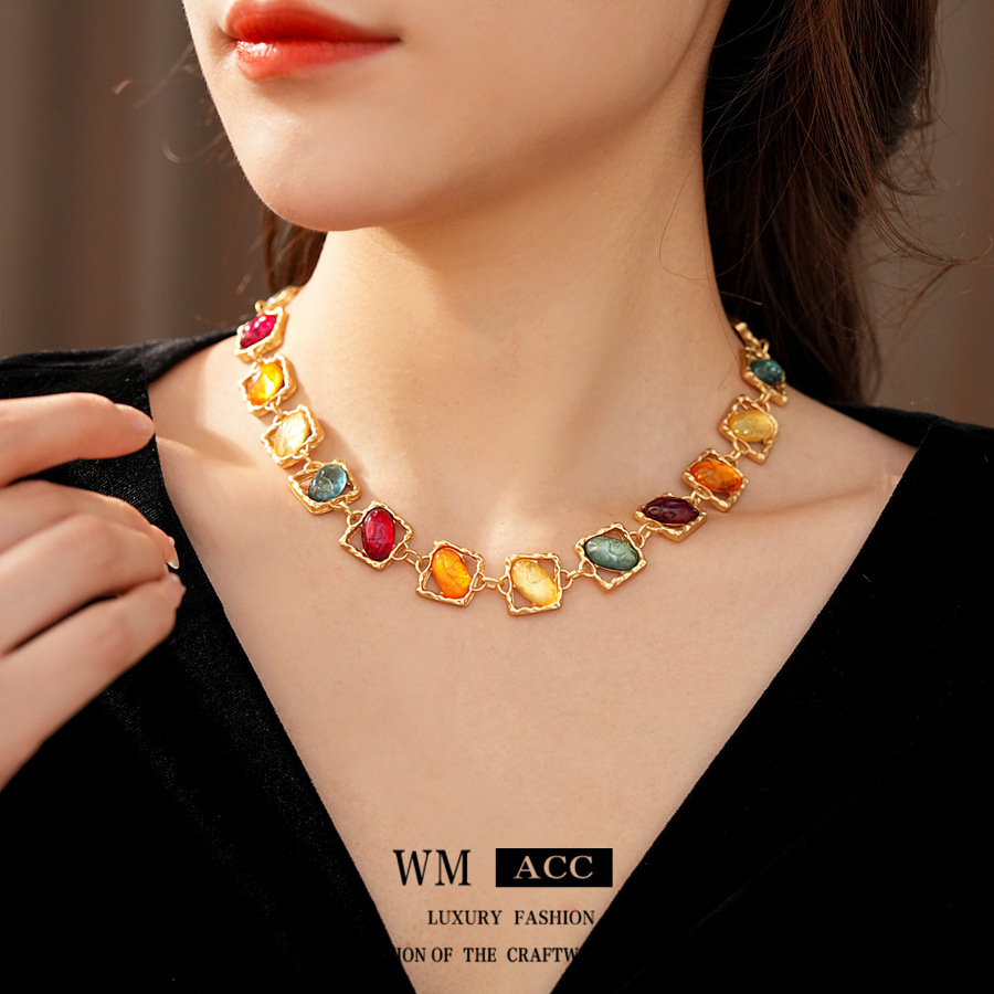 Medieval conjunto de joyería vintage aguja de plata color cuadrado bordado pendientes ligero lujo alto sentido retro collar mujer