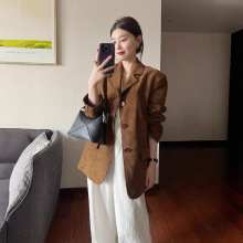 美拉德棕色麂皮绒西装外套女秋季2025新款高级感气质正肩西服上衣