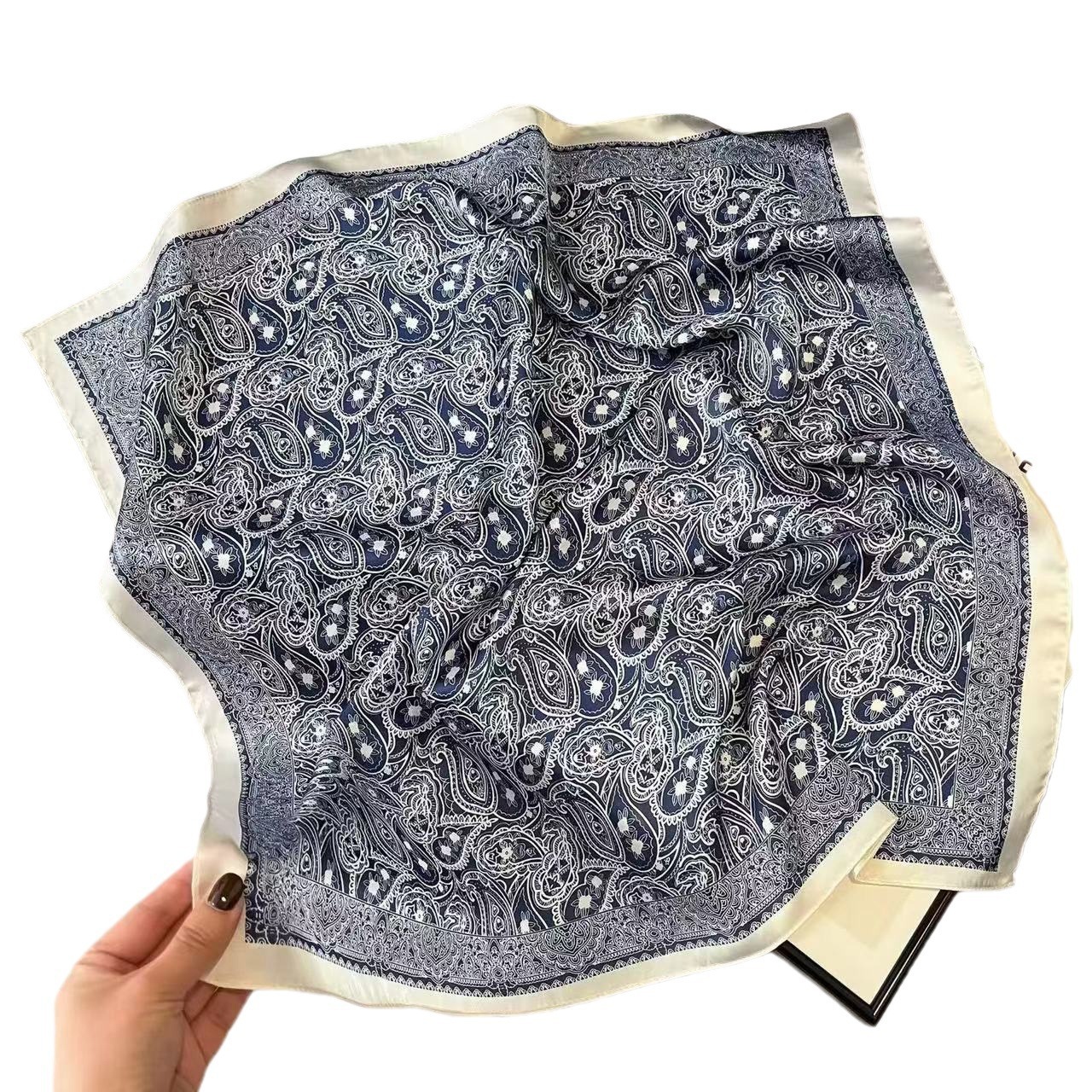 Flores de anacaju coreana toallas de triángulo, ropa de mujer, jeans, accesorios de alto nivel, cinturón, bufandas de cuello, camisa