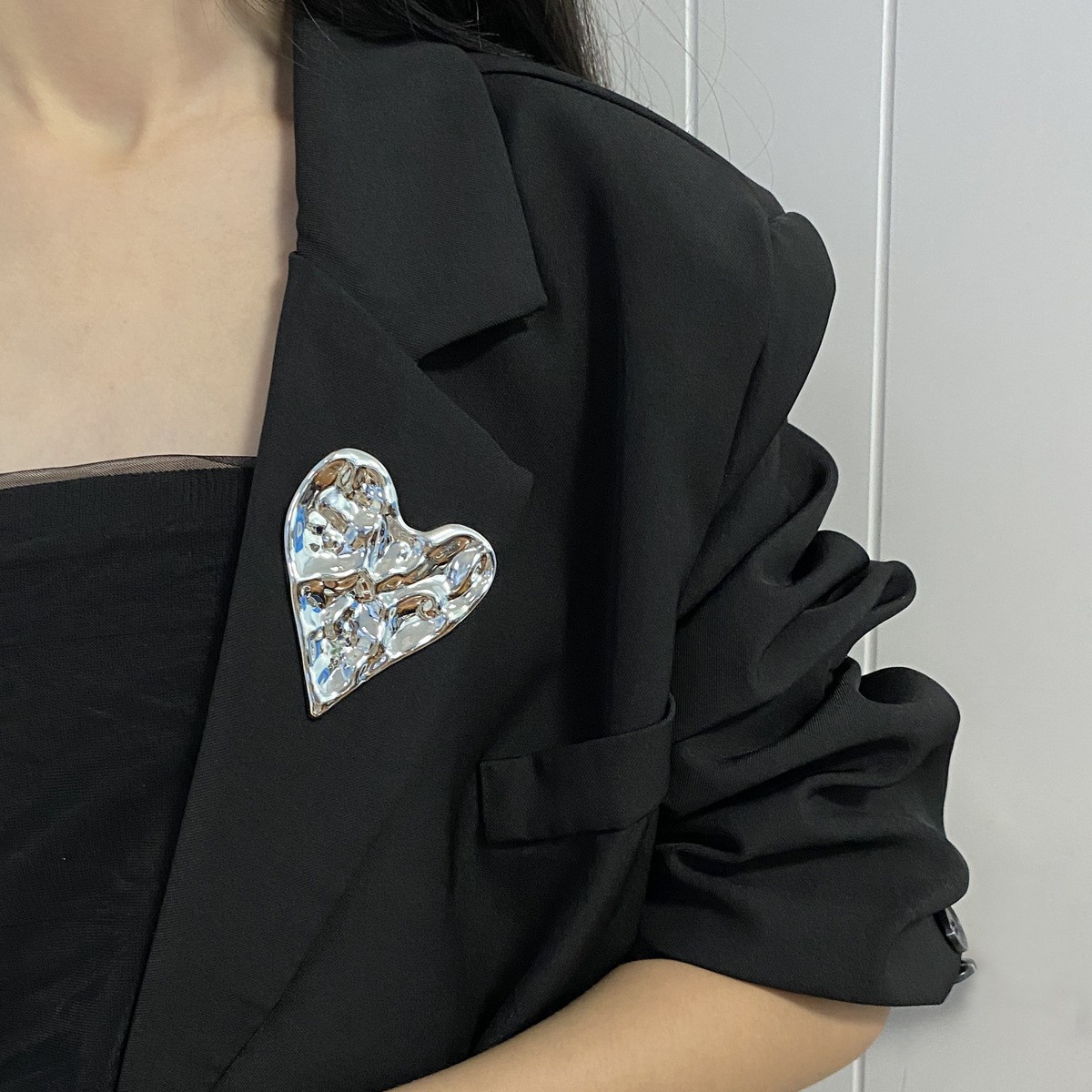 Broche papillon liquide à pompon, légère et luxueuse, style de niche exquis et polyvalent, fleur de poitrine, style doux et frais, personnalité simple_voghion.com