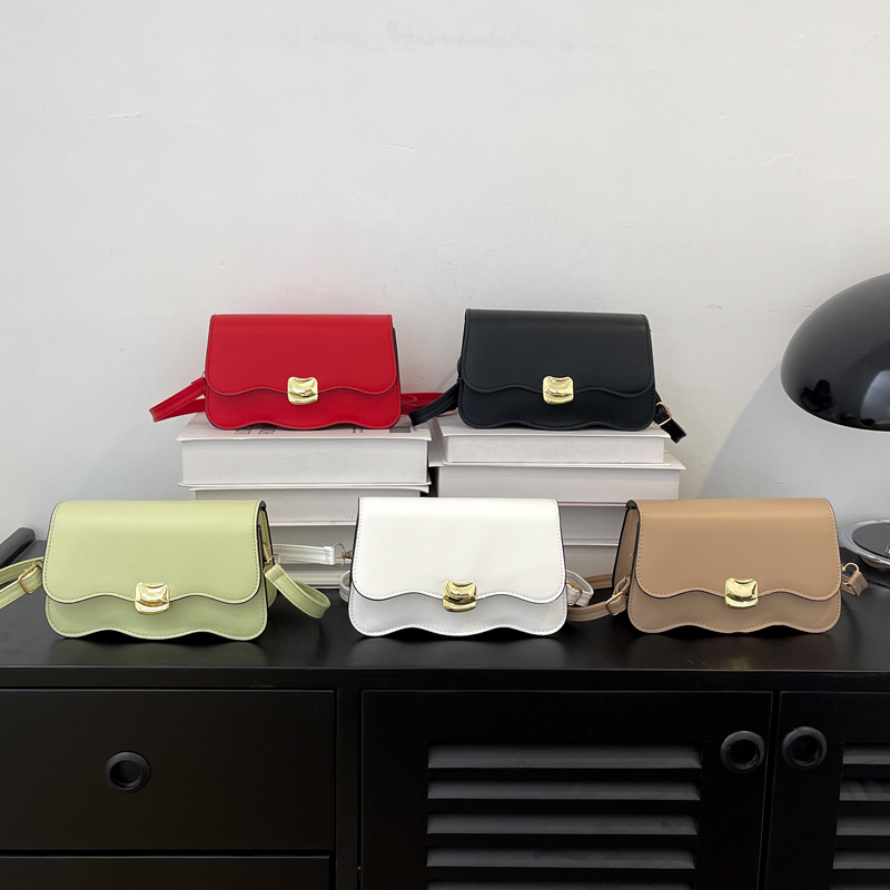 Sac messager à une épaule sous les bras pour femmes, sac messager populaire de cette année, nouveau sac de couleur unie avec texture haut de gamme, design de niche, automne 2023_voghion.com