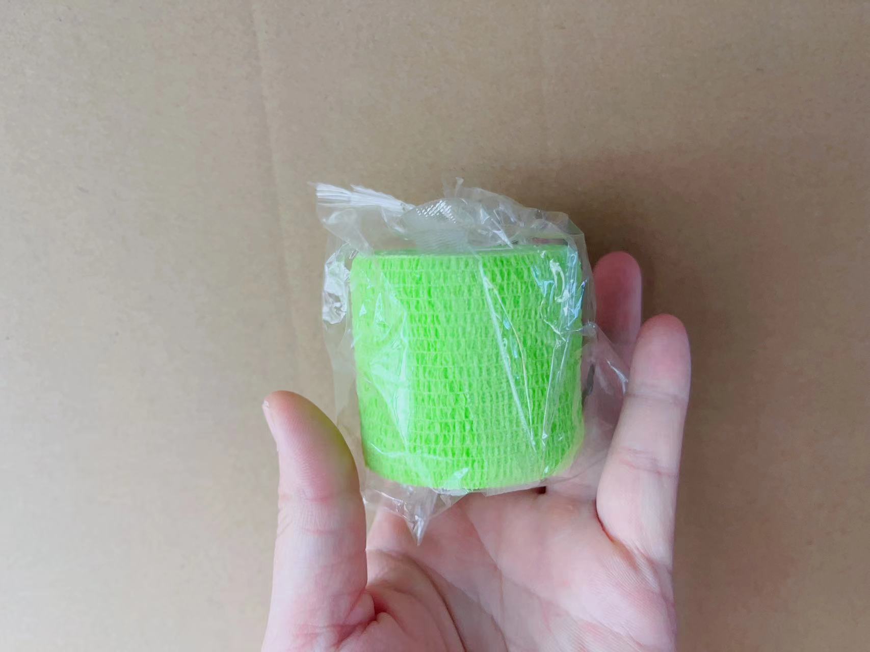 Fabricante universal no tejido elástico autoadhesivo vendaje escritura dedo tobillo vendaje deportes tatuaje mascota vendaje