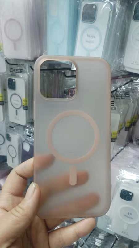 iPhone17 つや消し磁気電話ケース Apple 15PROMAX アイスミスト肌感触磁気落下防止ハードケース 16 に適しています。