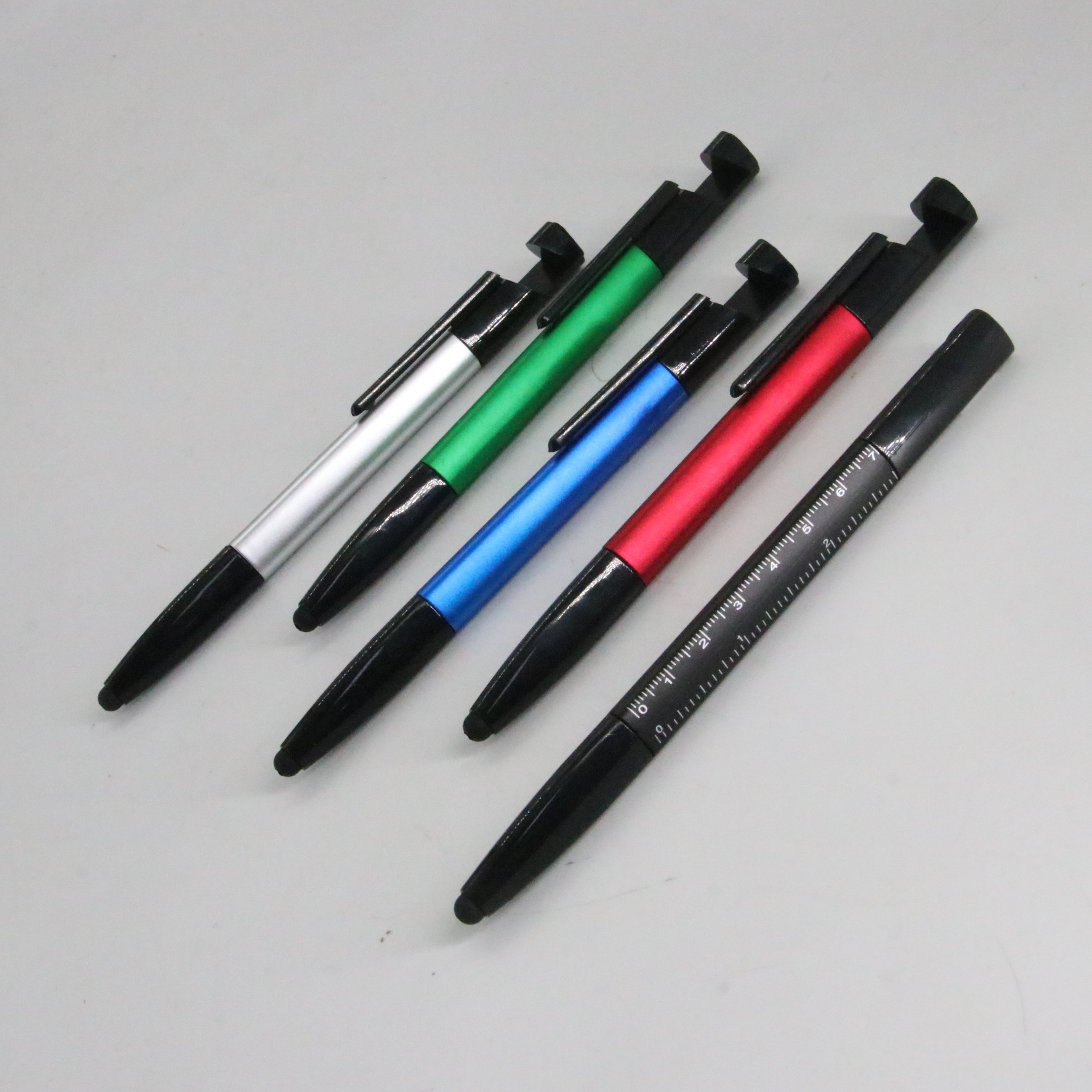 Bolígrafo multifuncional plástico del teléfono móvil de la pluma del tenedor del teléfono móvil de la pantalla táctil de la escala de la pluma cuatro-en-uno Bolígrafo multifuncional