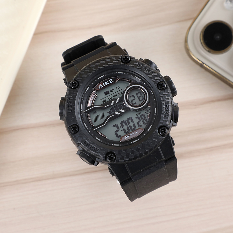 Reloj electrónico deportivo multifuncional al aire libre nocturna impermeable simple reloj de hombre fábrica directa