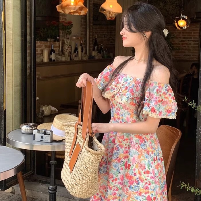 Oil painting Girl floral dress women's summer new French elegant square collar waist slimming small flying sleeve skirt