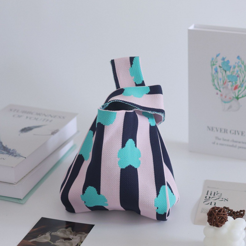 보라색 쌀 세로 줄무늬 녹색 꽃