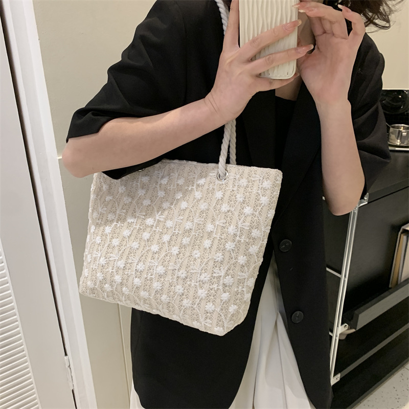 2026 New Lace Straw Woven Bag for Women, Simple Casual Woven Shoulder Underarm Bag, Fresh and Youthful Handbag