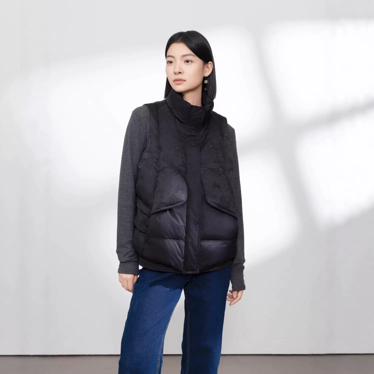 厂家批发2025冬季新款鹅羽绒服女背心马甲90新国标山水轻国风别致