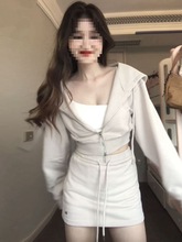 甜辣风穿搭秋季新款短款连帽卫衣包臀短裙时尚两件套女装原创设计