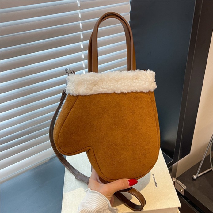 Guantes personales, bolsas de cubo de mano, mujeres, otoño y invierno 2025, nuevo esmaltado, bolsas de hombro retro, bolsas de moda de peluche, mochilas