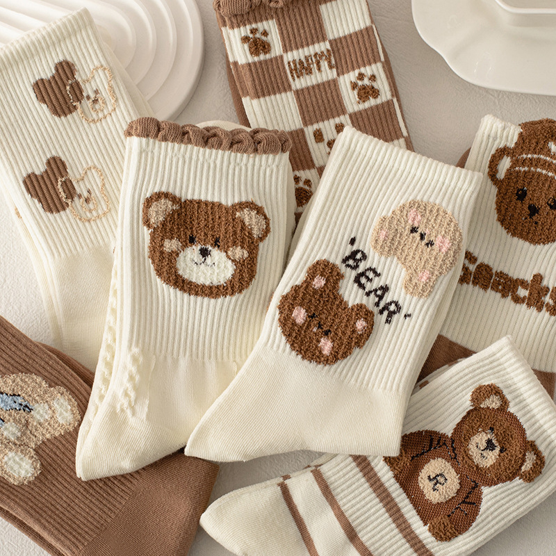 Calcetines de oso de peluche marrón para mujer primavera y verano lindos calcetines japoneses de media pantorrilla ins medias retro de felpa tridimensionales de moda