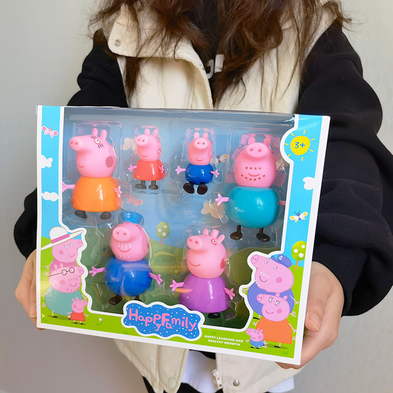 子供のコブタのペイジのおもちゃの家族4人の家のスーツのペッキーの人形の女の子のセット|undefined