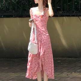 微胖mm大码粉色碎花裙2024春款法式荷叶设计收腰吊带长裙连衣裙
