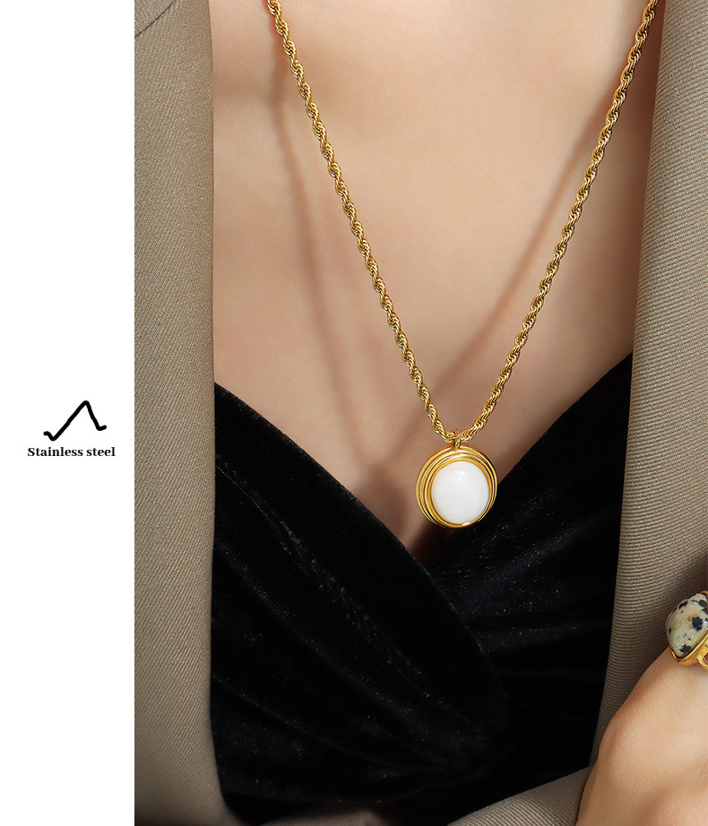 Retro Oval Titanium Steel Inlay Glass Shell Necklace 1 Piece