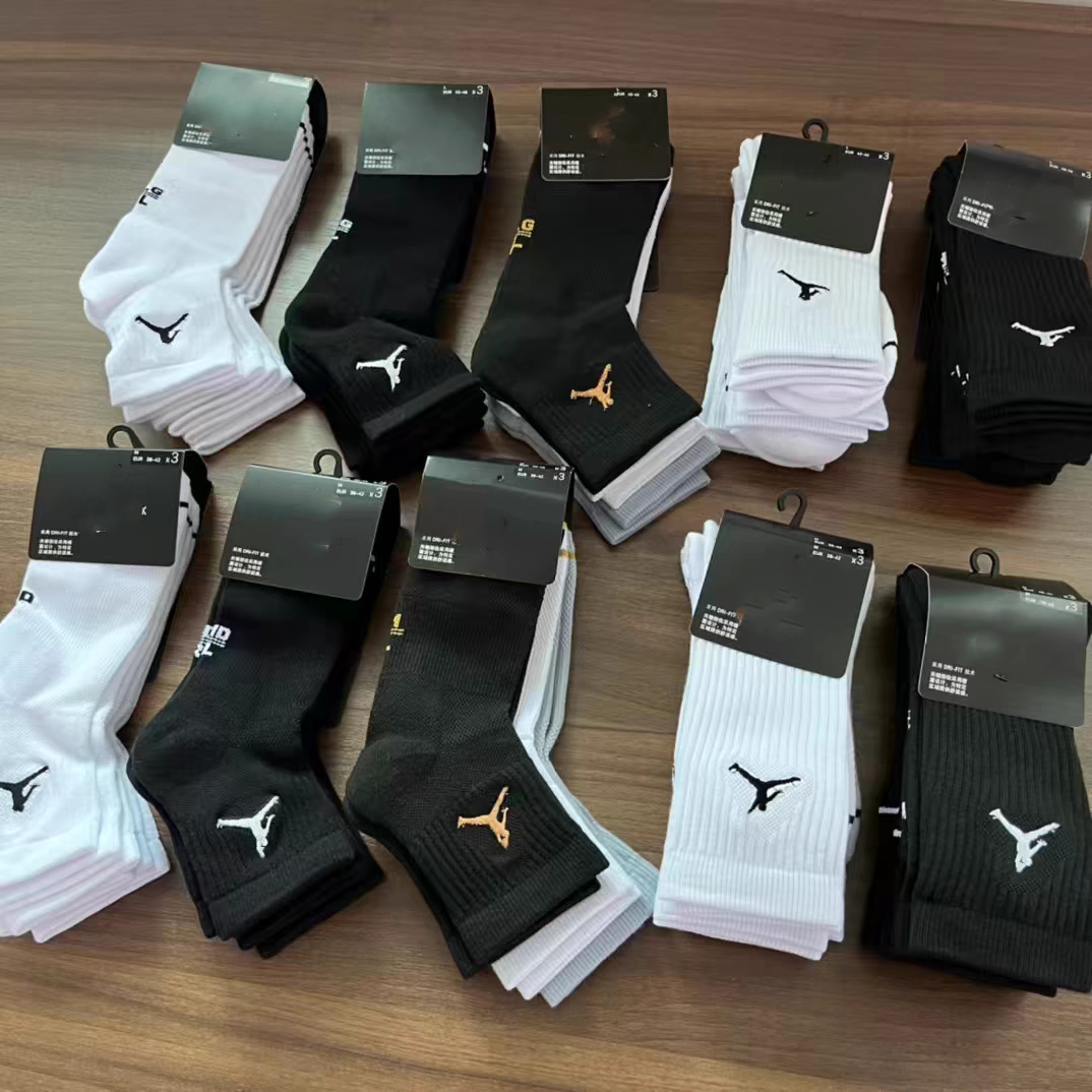 Elite AJ embroidery trapeze medium high tube sports socks running socks men and women black and white towel bottom outdoor basketball socks wholesale