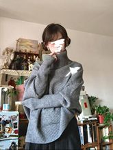 灰色高领斗篷上衣女早秋季新款设计感慵懒风不规则星星毛衣针织衫