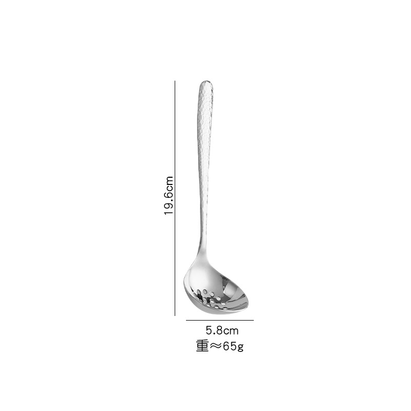 두꺼운 망치 패턴이 있는 소쿠리