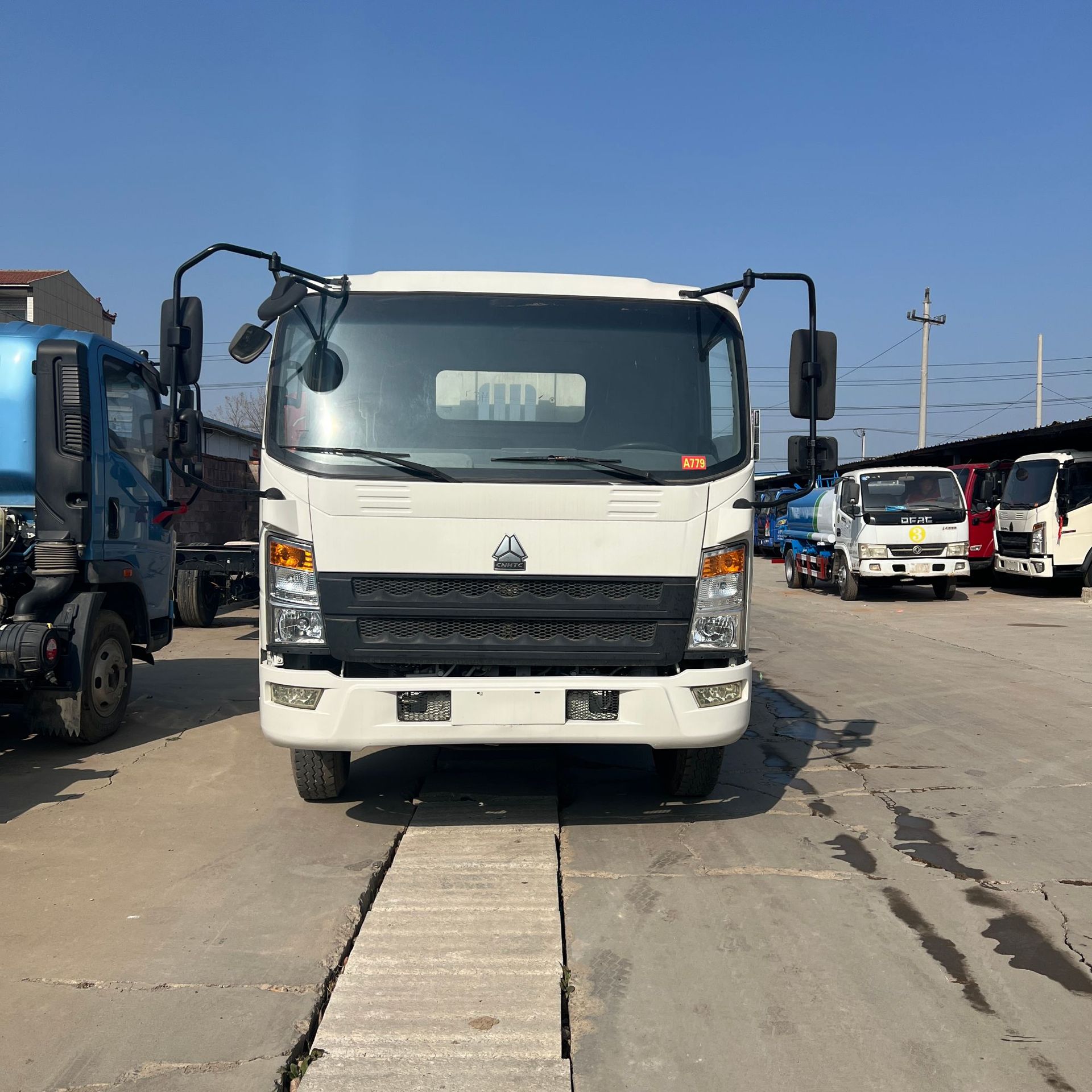 Exported to Africa, Refurbished Sinotruk Howo Brand Light Bulk Cargo Transport Transfer Truck, Dump Truck, Tipper Truck