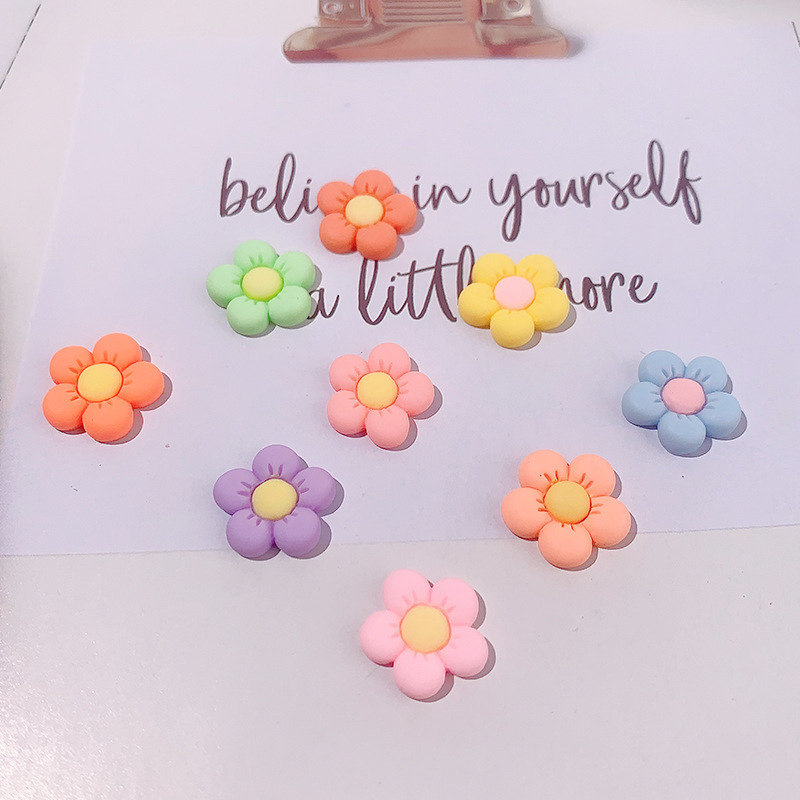 Accesorios de resina de cinco pétalos de color directo transfronterizo DIY pegamento de crema caja de teléfono móvil adornamiento de pelo agujero material de hebilla de zapatos