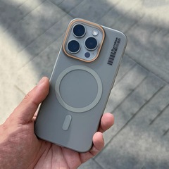 アイスミストつや消しハードシェル magsafe 磁気吸引 Apple 17 携帯電話ケース iPhone15promax 超薄型 16 に適しています