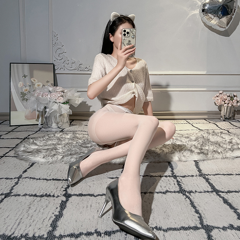 흰색 치파오 + 흰색 가랑이 없는 양말