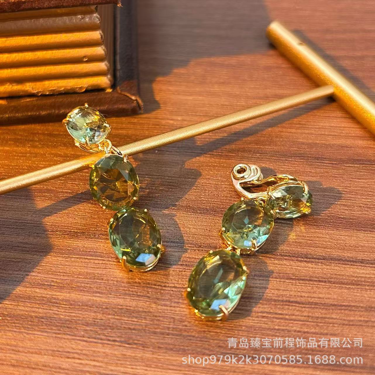 Elegant copper ear clips