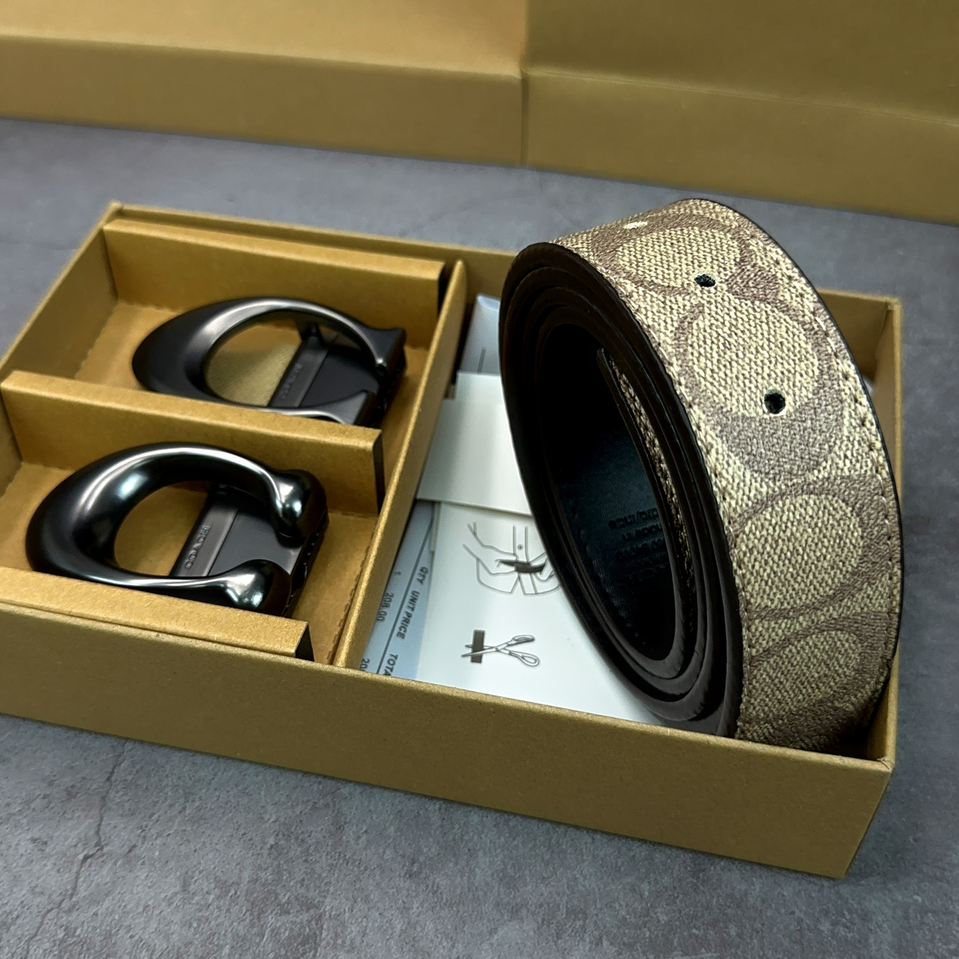 apricot C buckle large C