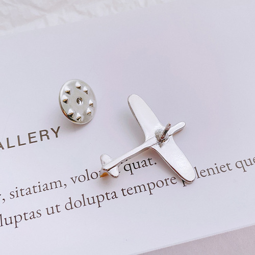 Exquisite brooch, cute little airplane suit pin, collar pin, new fashion corsage, female accessories, simple and personalized