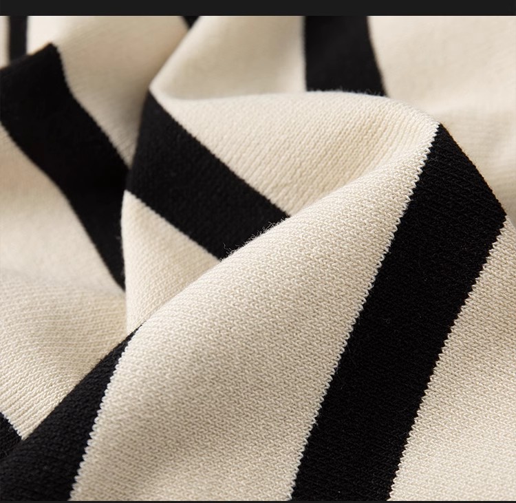 Polo in maglia da uomo con zip e righe verticali casual_voghion.com
