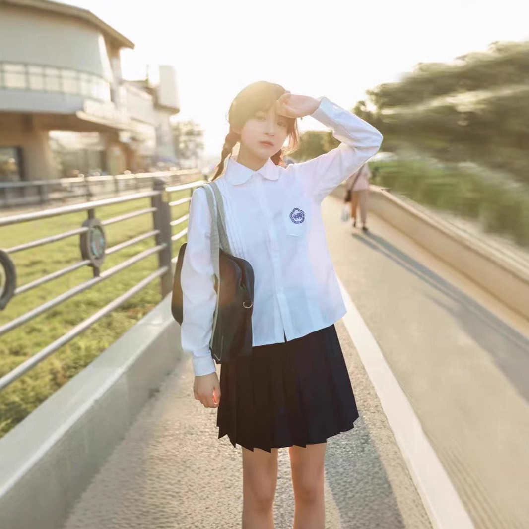 부착 된 고등학교 유니폼 JK 유니폼 오르간 주름 짧은 소매 흰색 셔츠 스포츠 대학 스타일 세트 교복 여성 졸업 유니폼