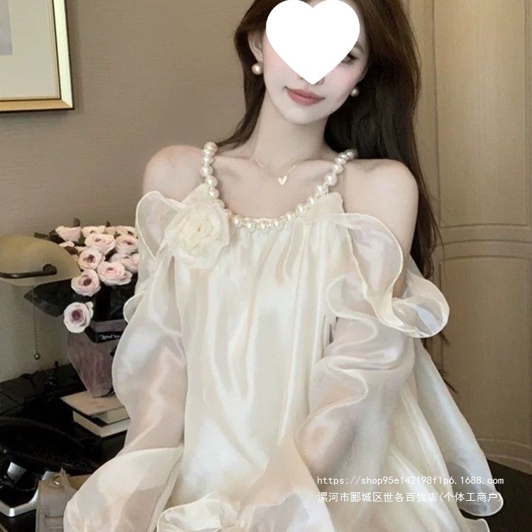 3D floral pearl halter neck off-shoulder shirt, super pretty and beautiful, 2026 French retro design.