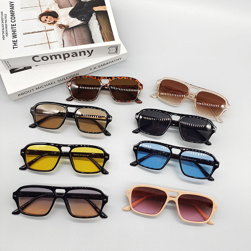 Gafas De Sol Con Marco Poligonal Multicolor Retro display picture 1