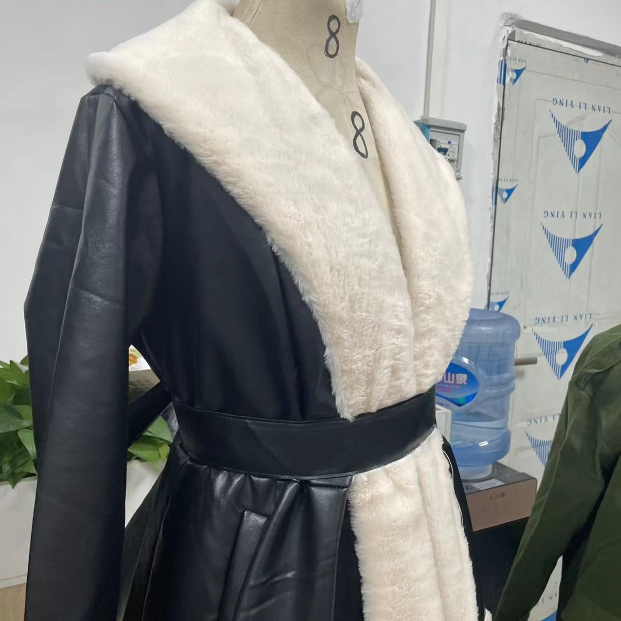 Women's Clothing export Paris high end women's original fur in one large fur collar winter fur edged coat_voghion.com